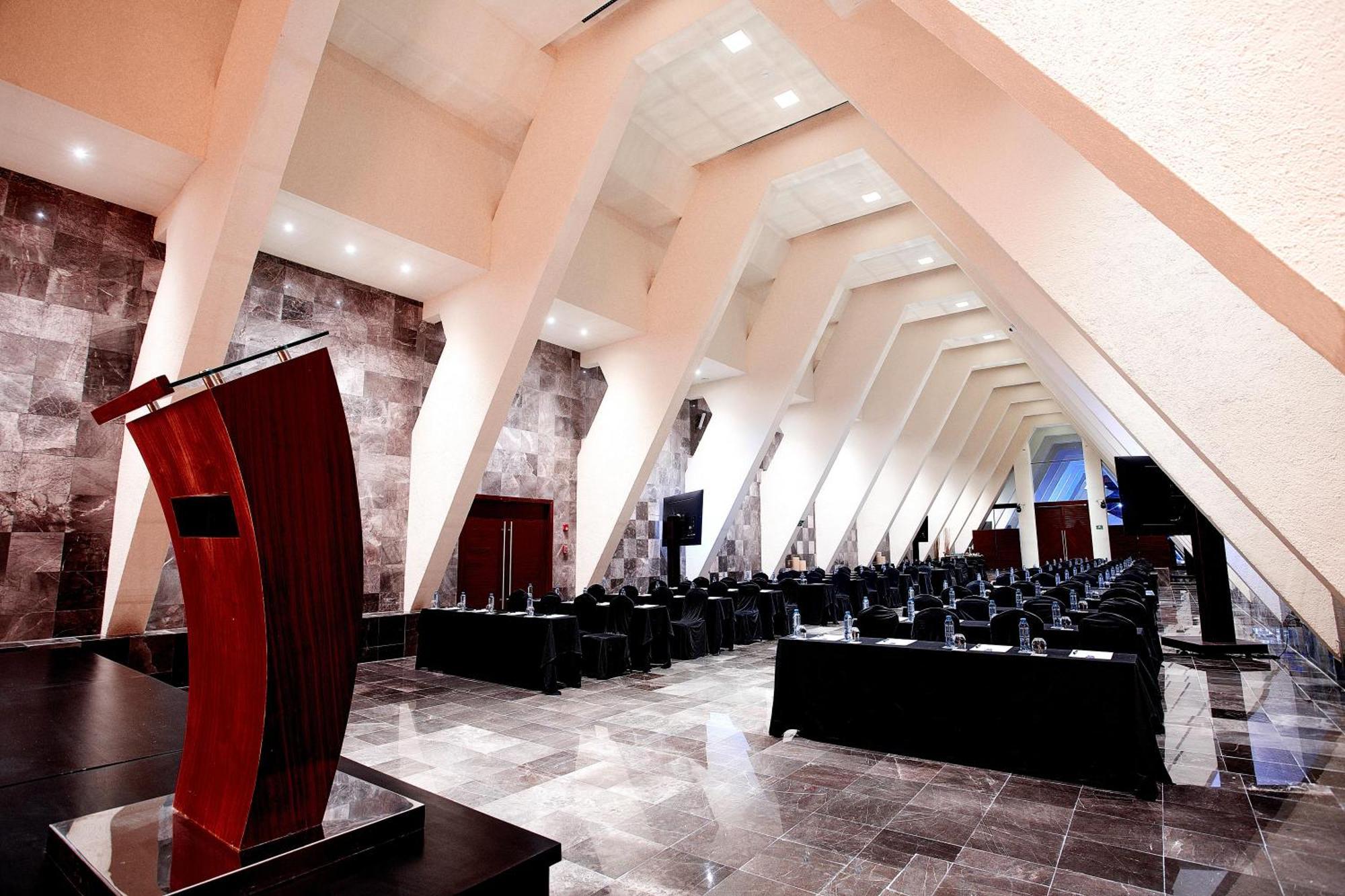 The Pyramid Cancun By Oasis Экстерьер фото The 2011 World Trade Center Convention Center