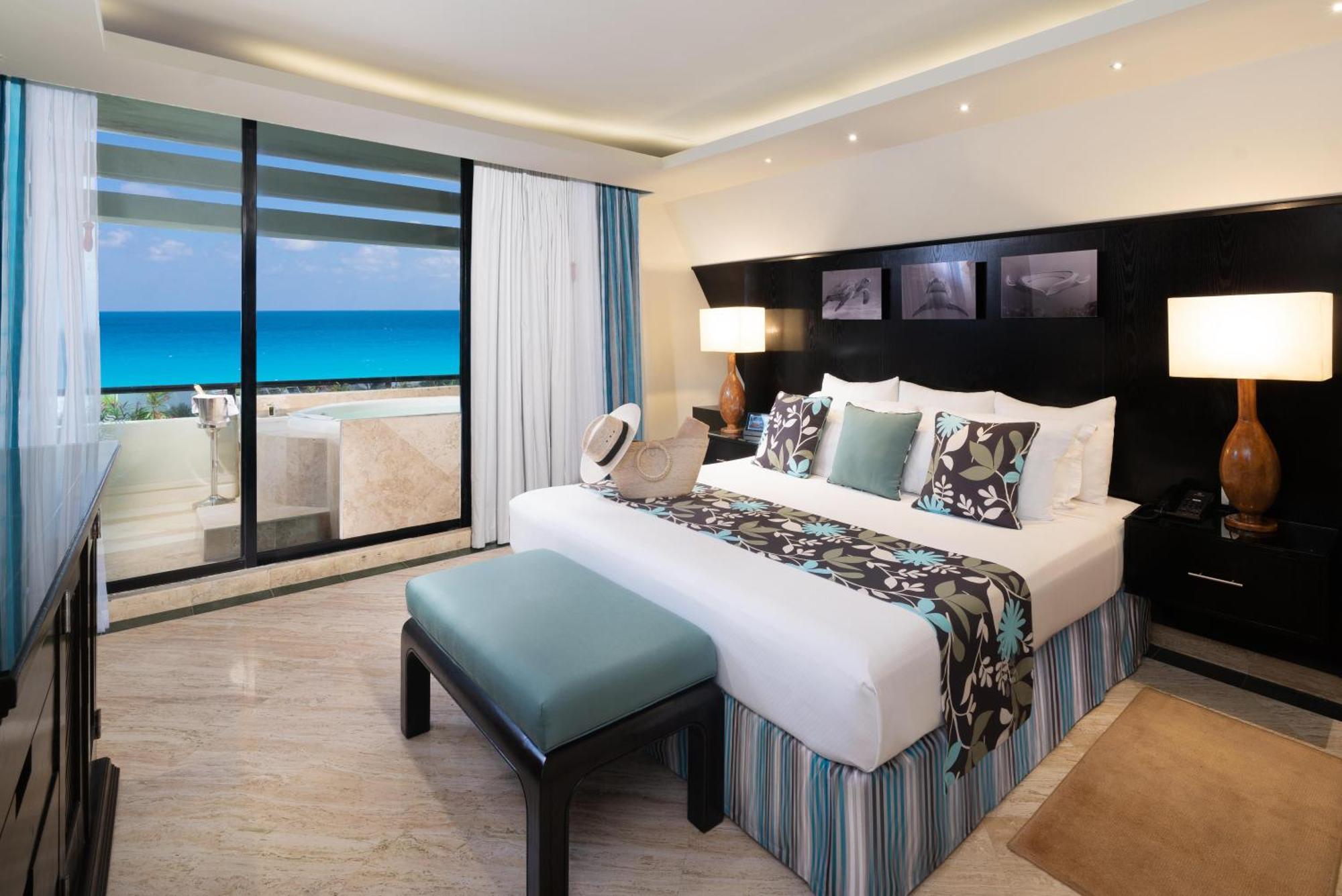 The Pyramid Cancun By Oasis Экстерьер фото A bedroom at the Hard Rock Hotel