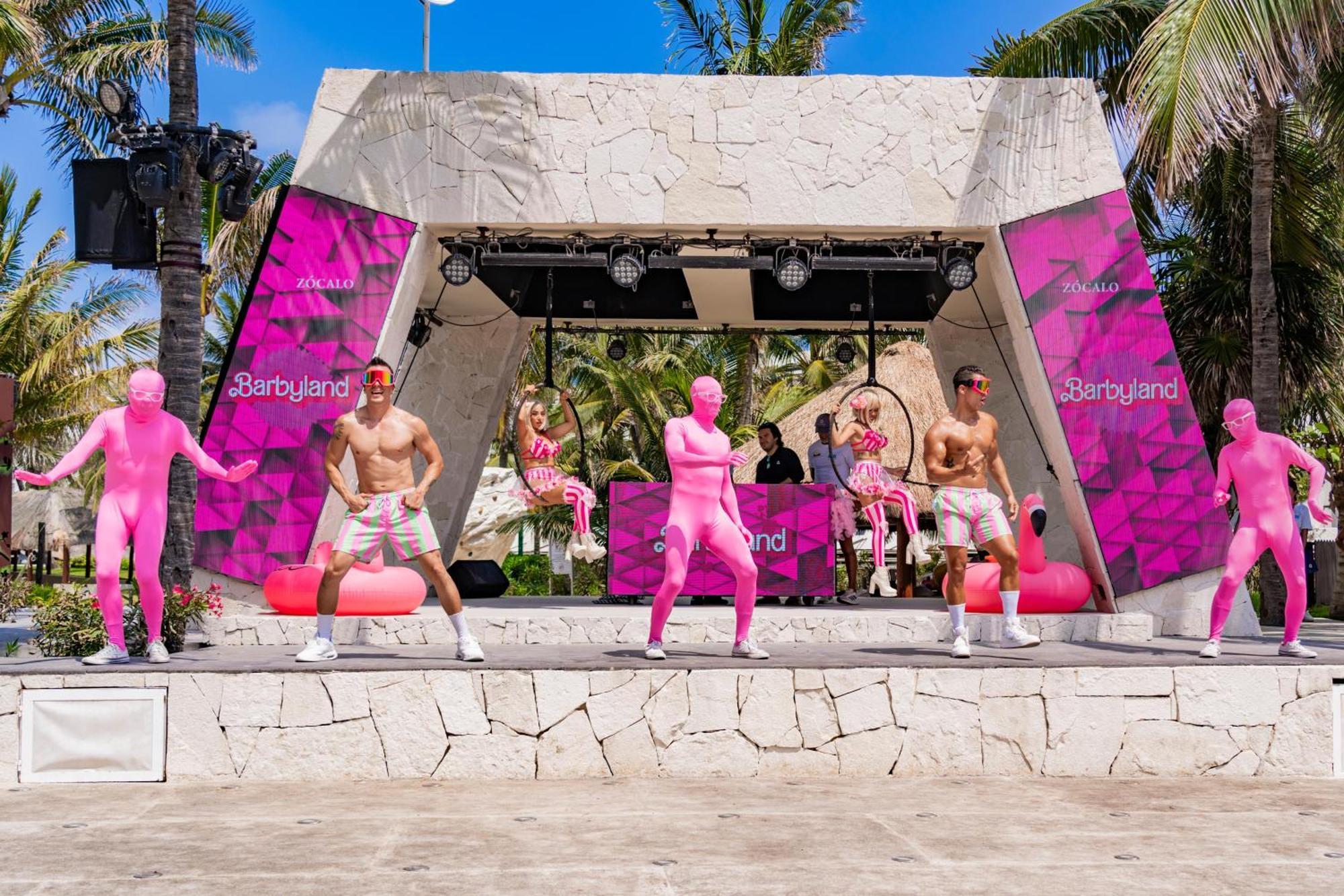 The Pyramid Cancun By Oasis Экстерьер фото The stage at the Grand Opening of Bodyland