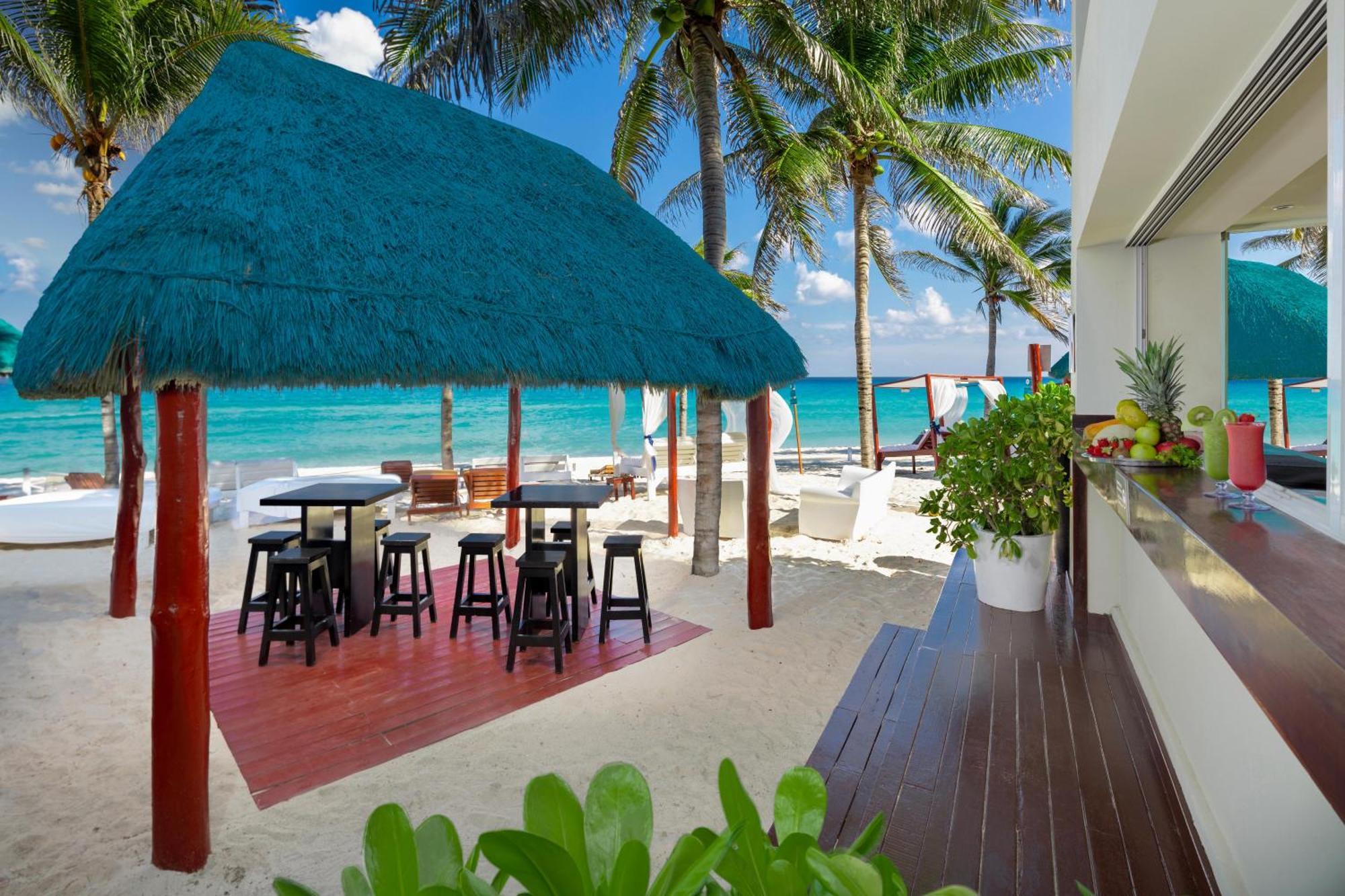 The Pyramid Cancun By Oasis Экстерьер фото Beach bar at the Grand Palladium Hotel, Playa del Carmen, Mexico