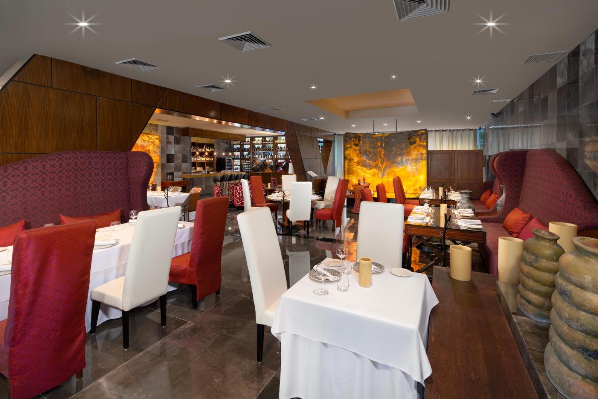 The Pyramid Cancun By Oasis Экстерьер фото Interior of the restaurant