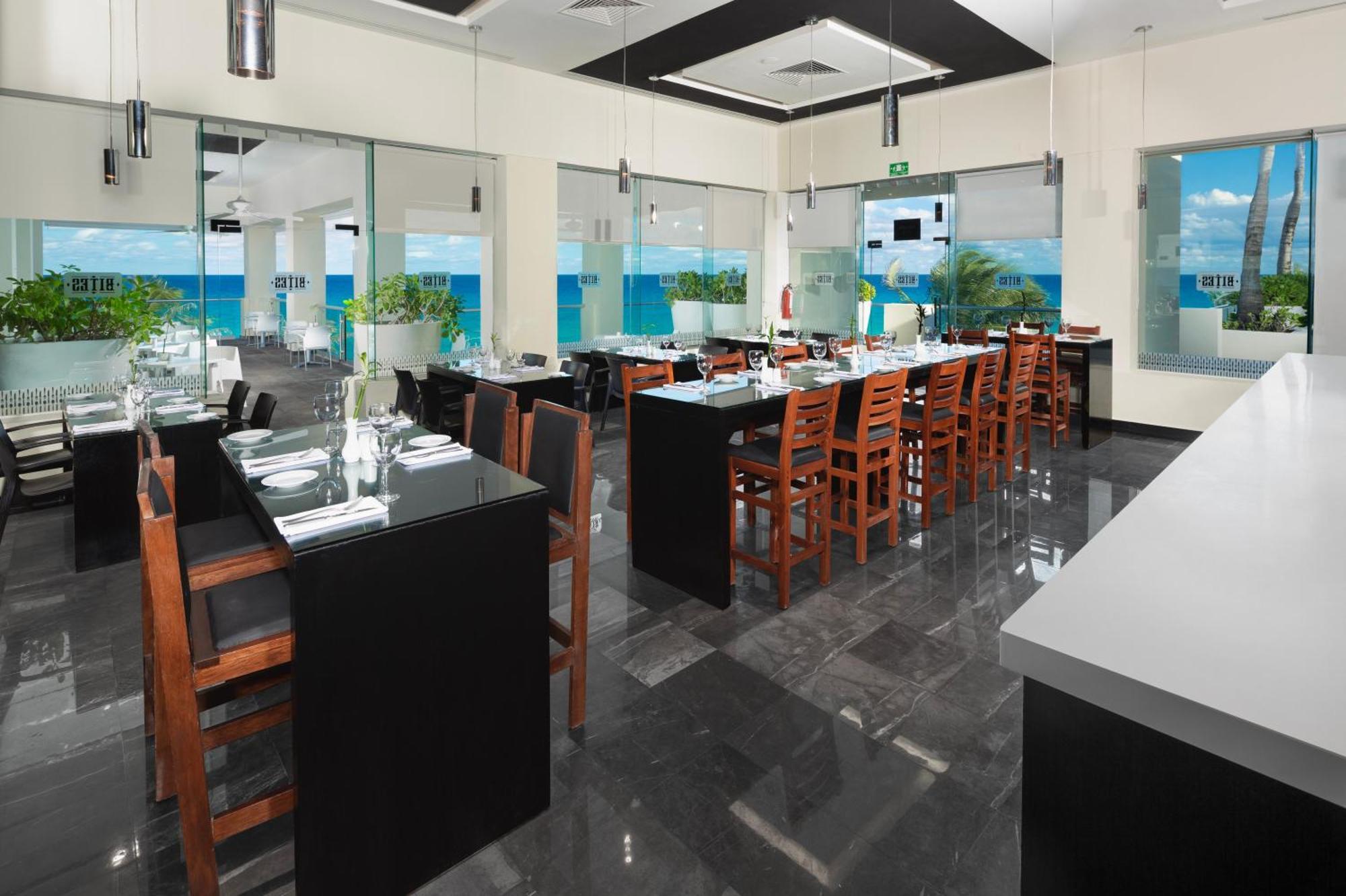 The Pyramid Cancun By Oasis Экстерьер фото Restaurant