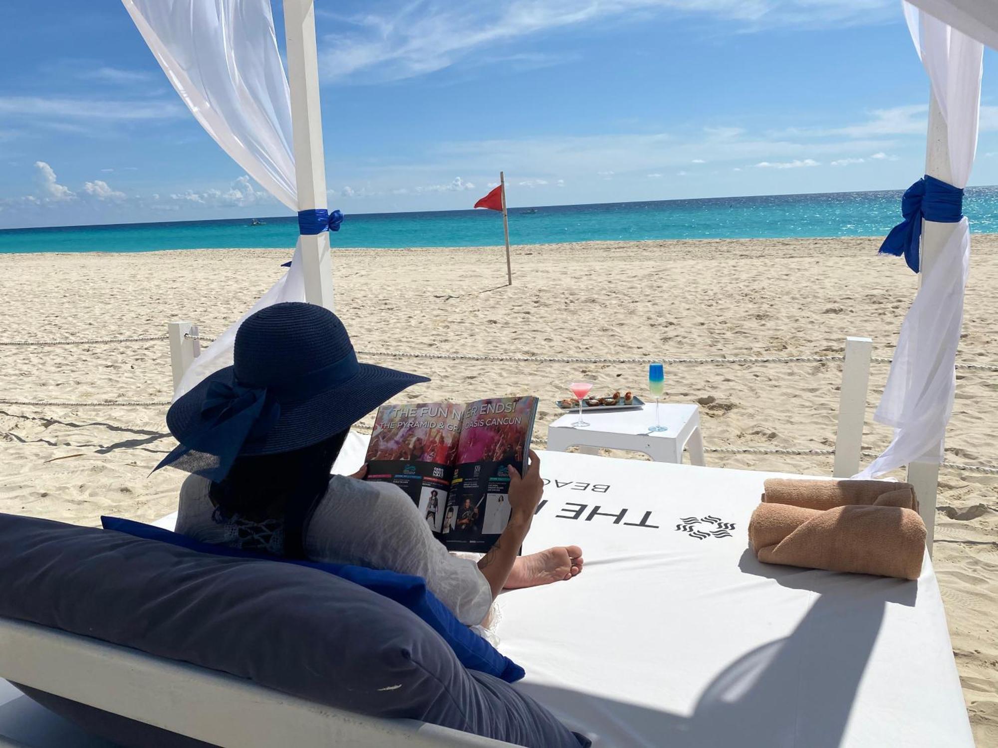 The Pyramid Cancun By Oasis Экстерьер фото Beach at the Hilton Aruba Resort