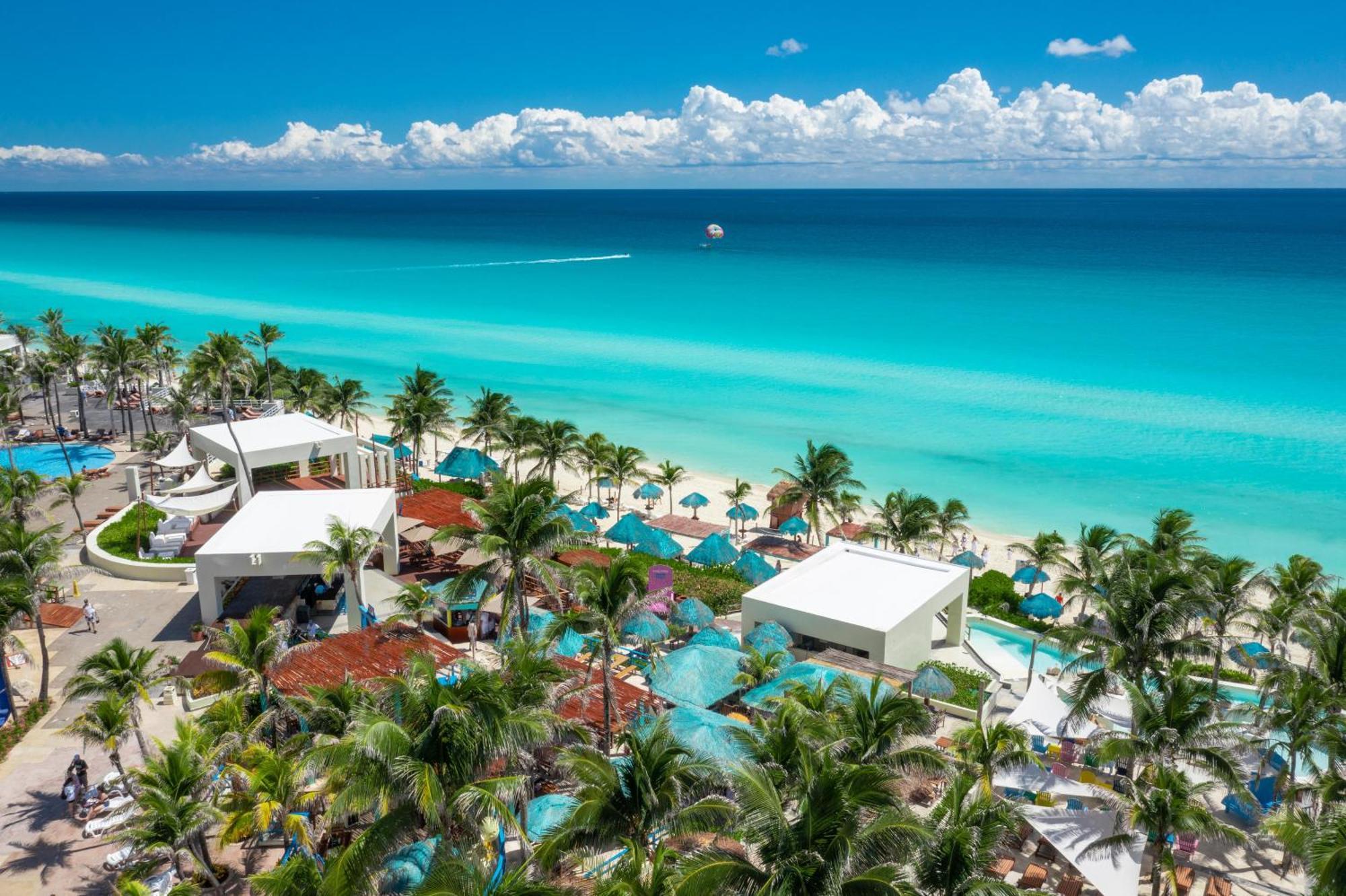 The Pyramid Cancun By Oasis Экстерьер фото Aerial view of the resort