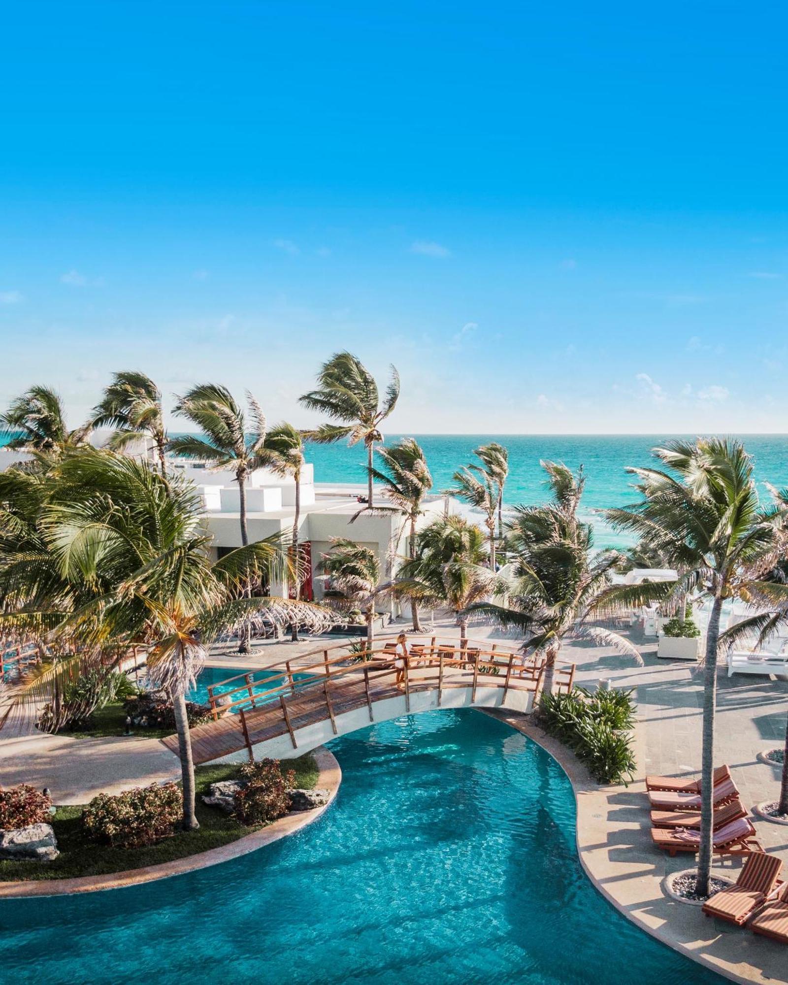 The Pyramid Cancun By Oasis Экстерьер фото View of the beach from the hotel